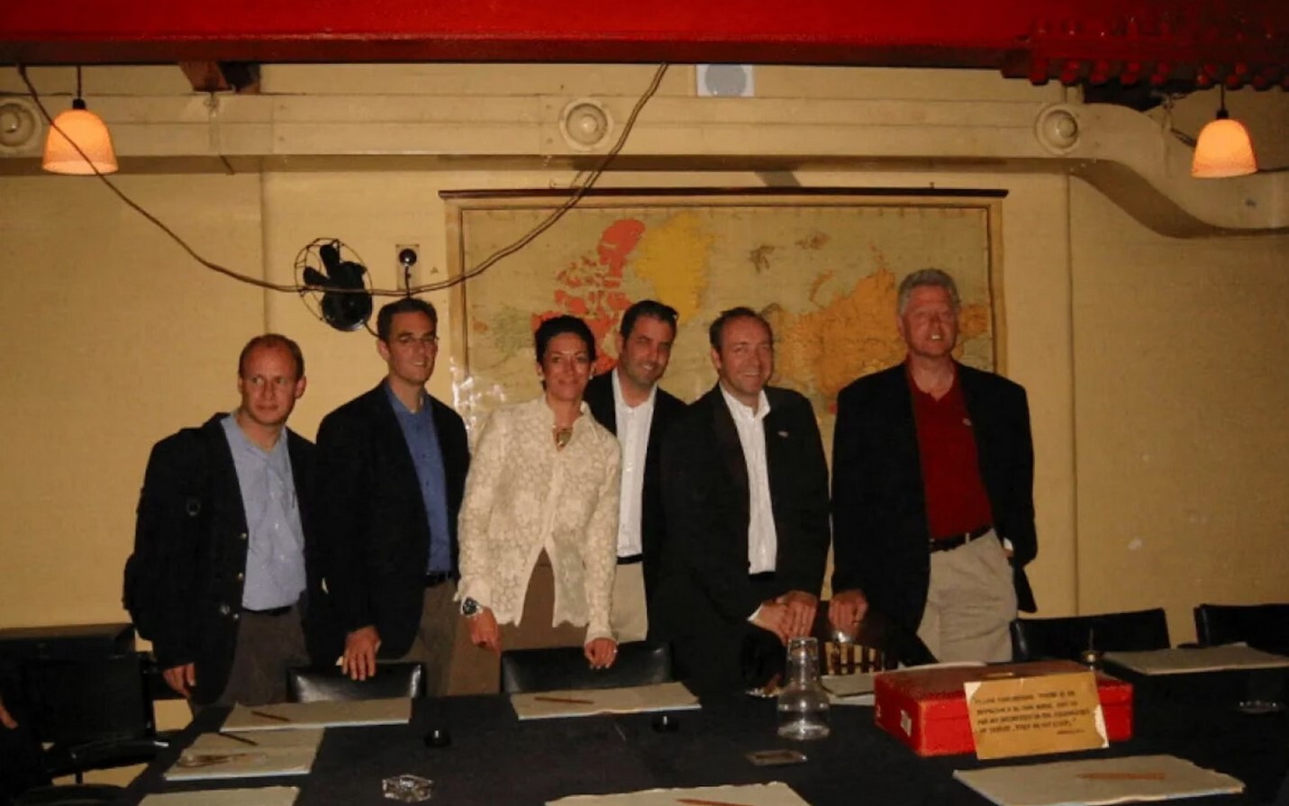 اسناد اپستین؛ انتشار عکس‌هایی از مایکل جکسون و کوین اسپیسی تا بیل‌کلینتون و اندرو