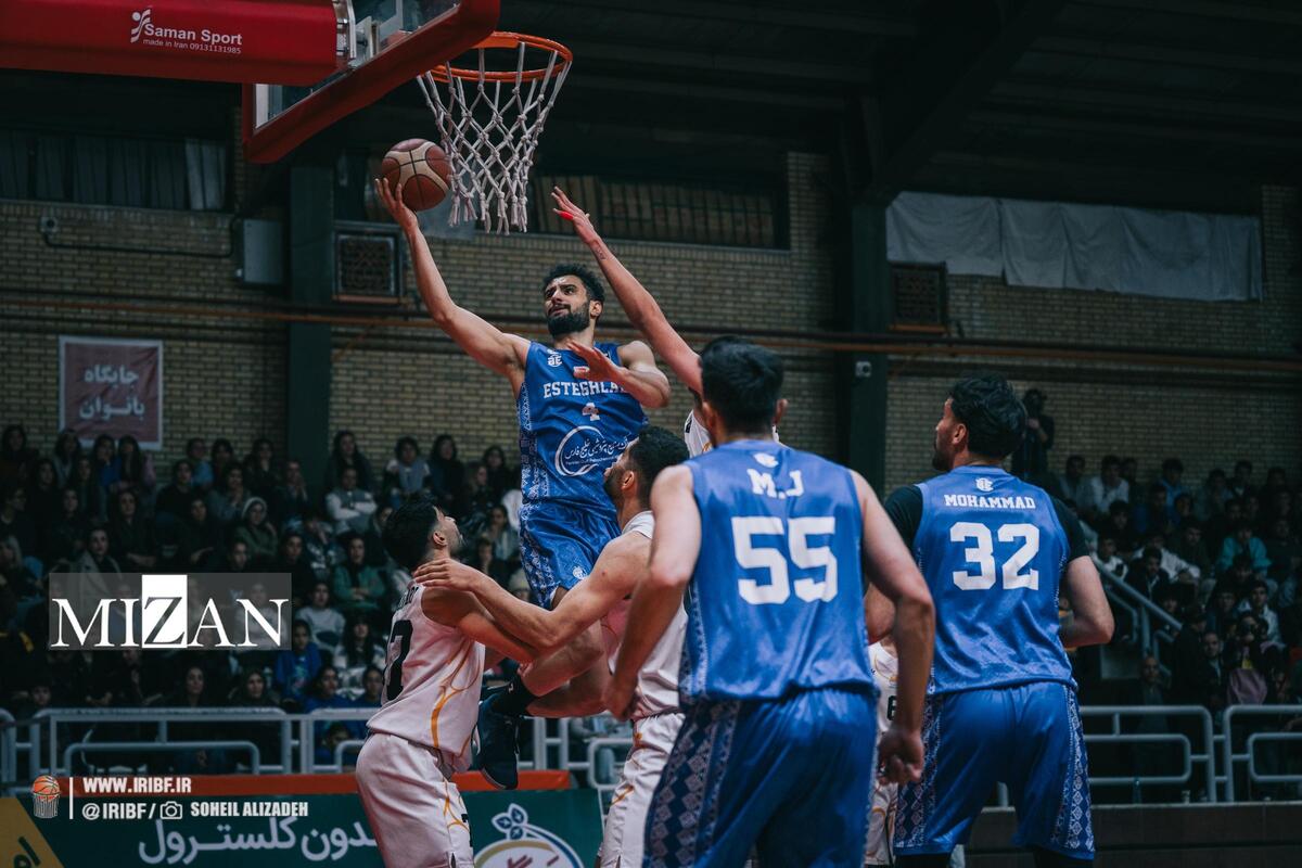 سرپرست تیم بسکتبال مهگل: کاش زودتر می‌گفتند بازیکن استقلال بخشیده شده تا به مشکل نخوریم / لیگ امسال سطح خیلی بالاتری دارد