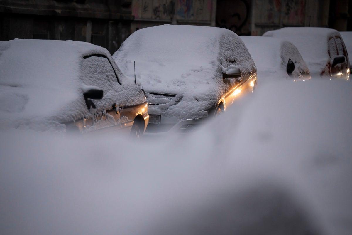 بارش سنگین برف و باران در اروپا؛ ۶ کشته و لغو صد‌ها پرواز