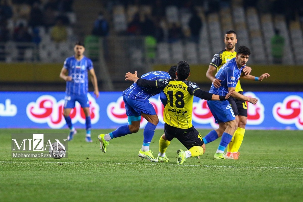 پیشکسوت استقلال: برد مقابل سپاهان ما را از یک بحران جدی نجات داد / ساپینتو نباید هر کاری دلش می‌خواهد انجام دهد