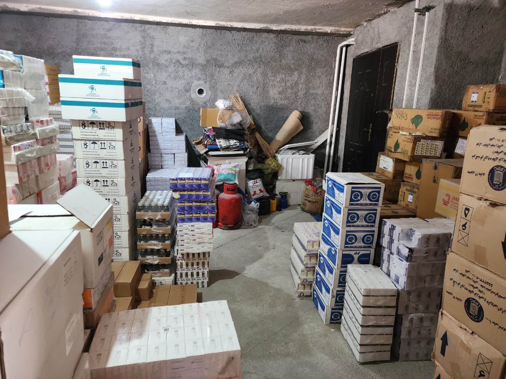 کشف انبار احتکار دارو در دلفان/ دو متهم بازداشت شدند