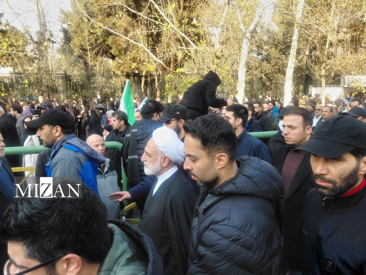 پاسخ دندانشکن مردم ایران به دشمنان تروریست با نمایش همبستگی ملی پاسخ دندانشکن مردم ایران به دشمنان تروریست با نمایش همبستگی ملی