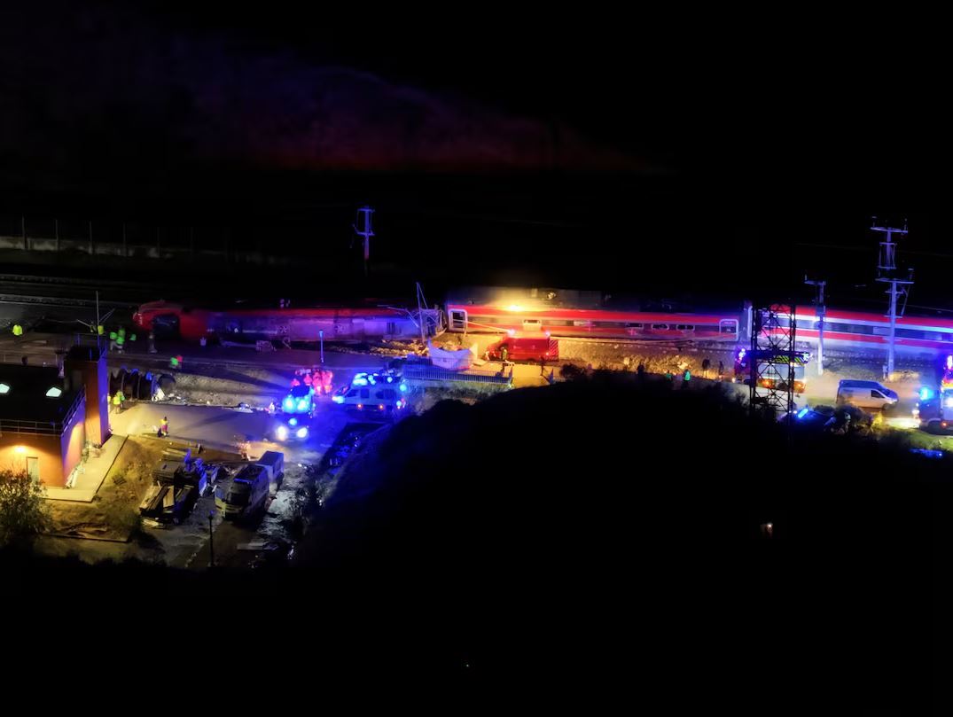 خروج قطار از ریل در اسپانیا با ۲۱ کشته و ده‌ها زخمی