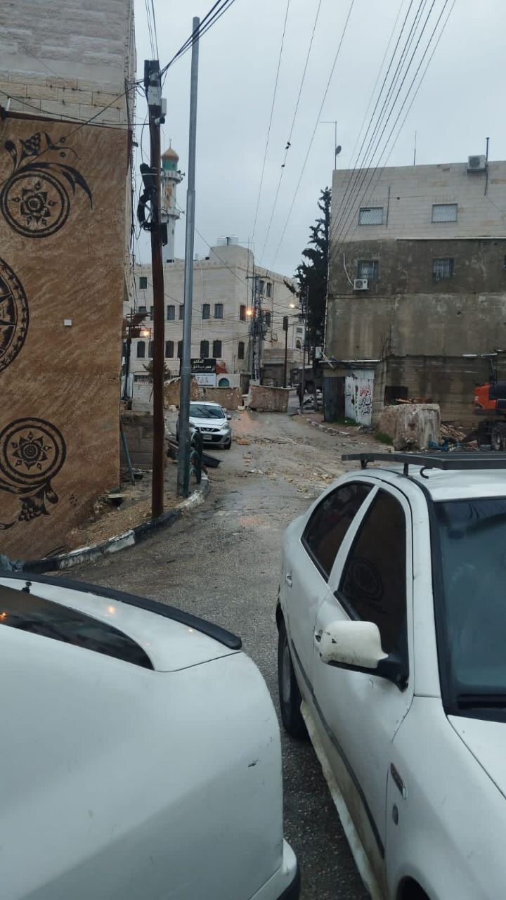 تجاوز گسترده رژیم صهیونیستی به الخلیل؛ کارزار بازداشت و منع رفت‌وآمد اجرا شد