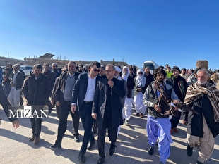 عدالت‌محوری در نقطه صفر مرزی / اجرای طرح جهادی خدمات قضایی رایگان در روستای مرزی ملکی/ حضور بیش از ۴۰۰ نفر در میز خدمت قضایی روستای مرزی زیرکوه