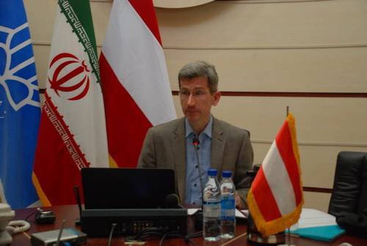 رایزن فرهنگی ایران در اتریش با استاد برجسته هنر اسلامی دانشگاه وین دیدار کرد / بازاندیشی ایران‌شناسی در قلب اروپا