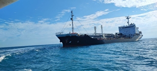 جزئیات توقیف نفتکش خارجی حامل ۴ میلیون لیتر سوخت قاچاق در آب‌های خلیج فارس/ رئیس کل دادگستری هرمزگان: ارزش کشتی توقیف شده و محموله آن حدود ۷۰۰ میلیارد تومان است