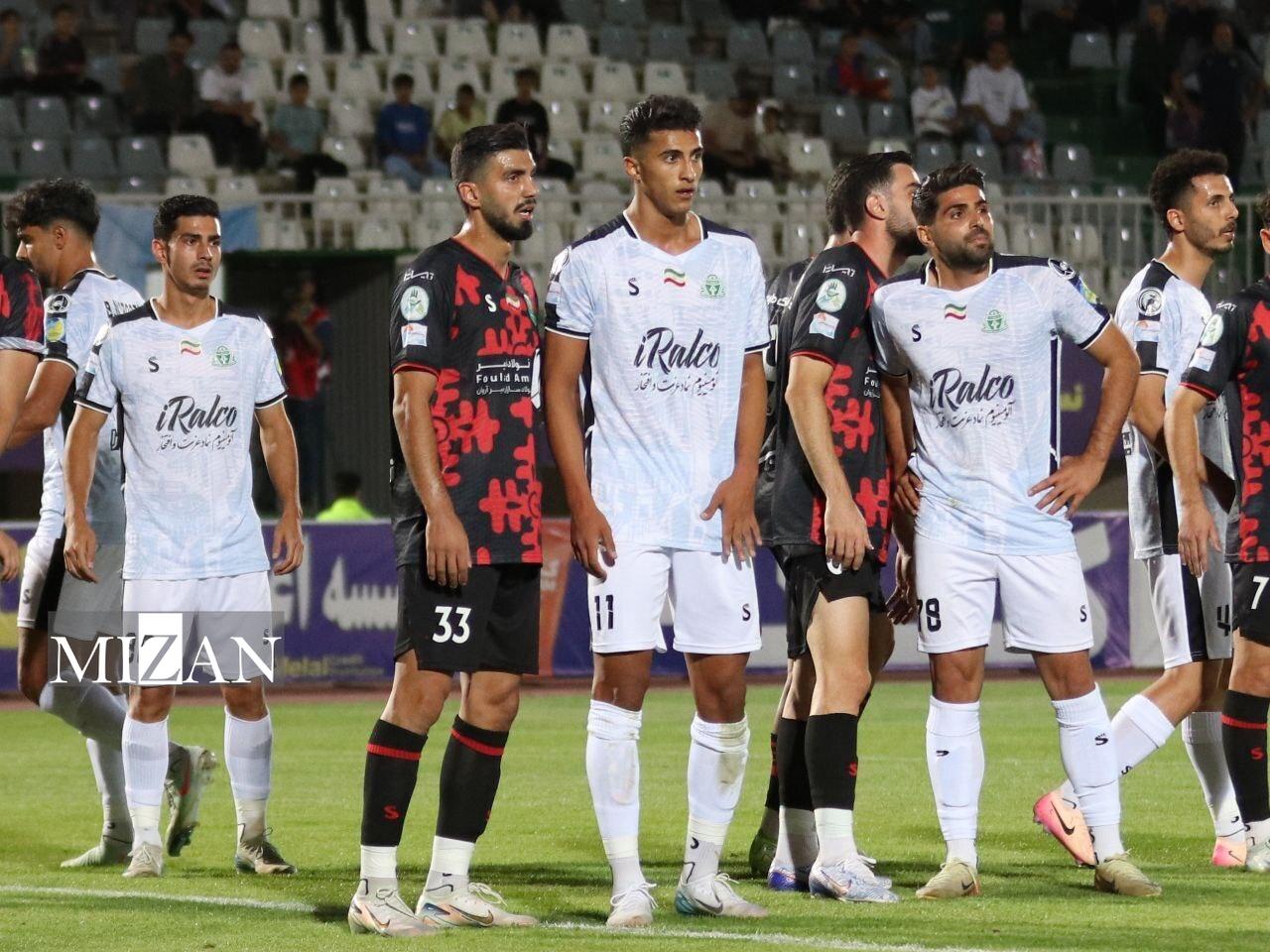 تراکتور در تکاپوی عقب نیفتادن از کورس صدرنشینی / نخستین آزمون سرمربی جدید فولاد در انزلی 2