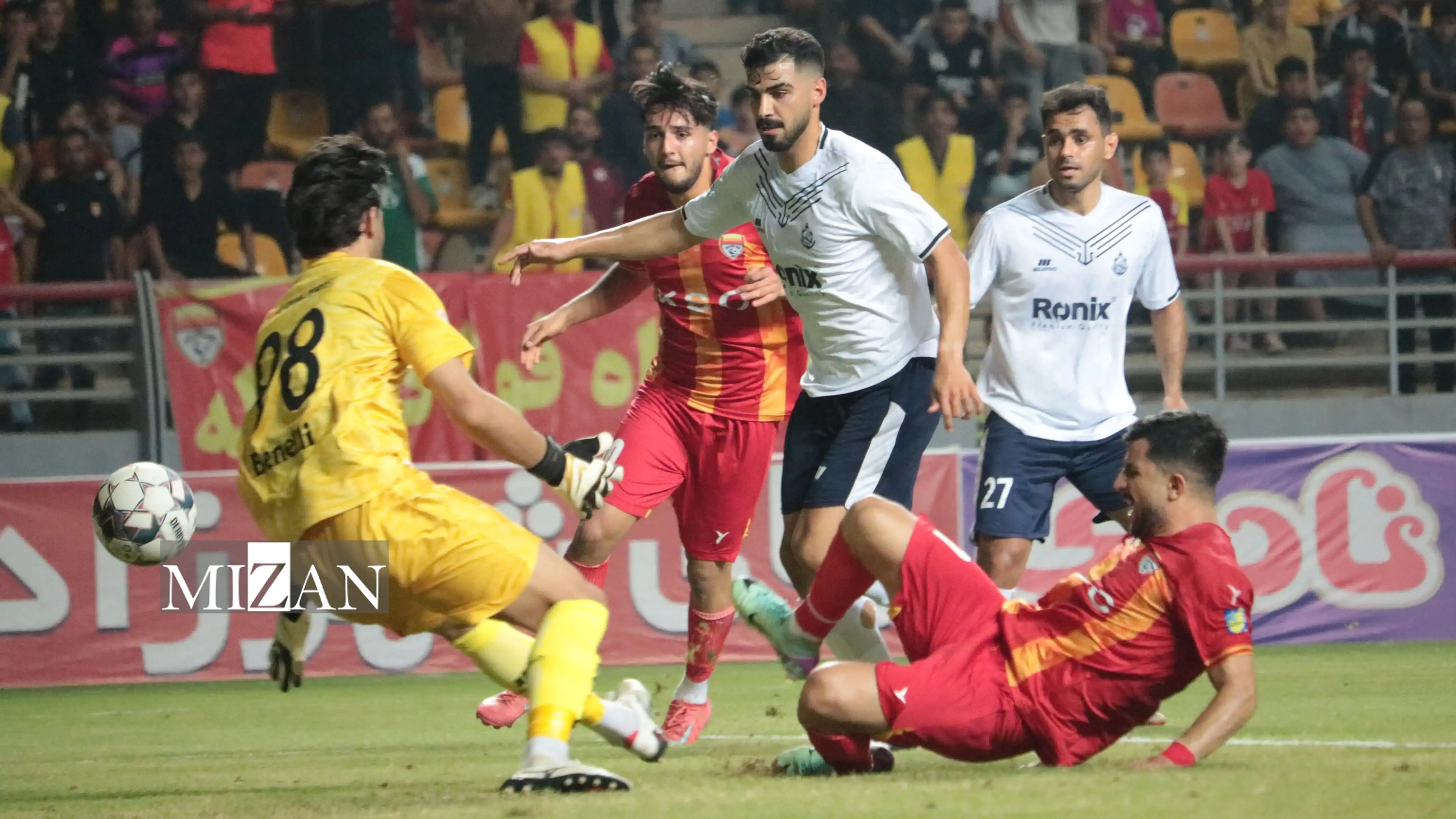 تراکتور در تکاپوی عقب نیفتادن از کورس صدرنشینی / نخستین آزمون سرمربی جدید فولاد در انزلی 4