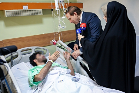 عیادت معاون اجتماعی و پیشگیری از وقوع جرم قوه قضاییه با مجروحان اغتشاشات اخیر