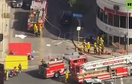 ۳ کشته درپی ورود خودرو به فروشگاه در آمریکا