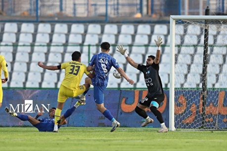 لطیفی: گل نازون یک معجزه بود تا ساپینتو را نجات دهد/ استقلال در لحظات حساس خودش را می‌بازد