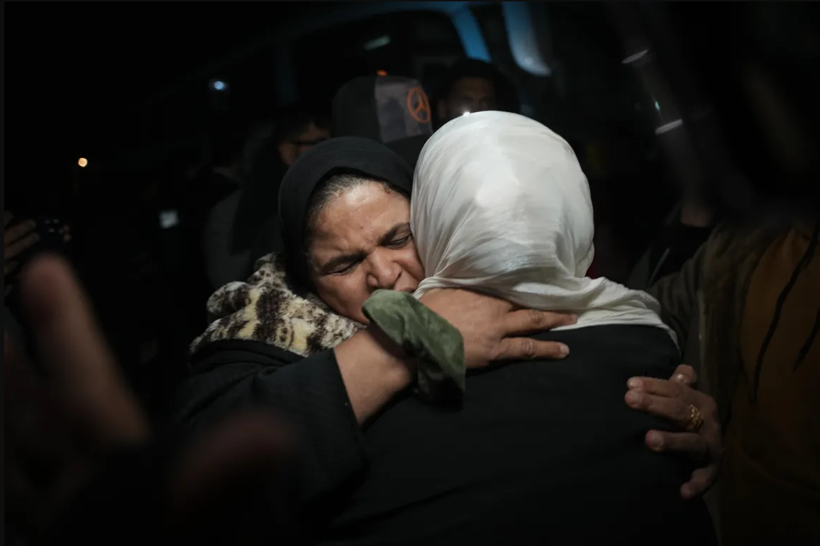 گذرگاه رفح صحنه اشک و لبخند فلسطینی‌ها