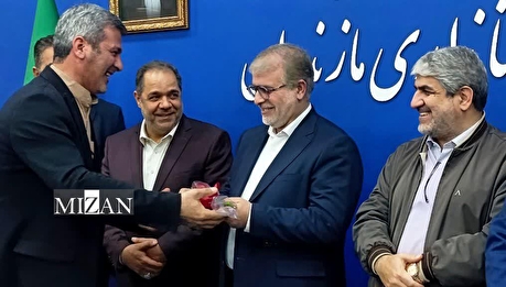 ۲۴۰۰ فقره از اسناد اراضی مربوط به بنیاد علوی استان مازندران اهدا شد