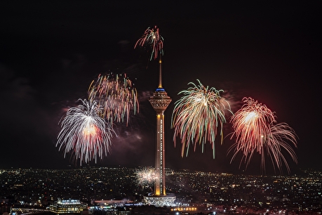 نورافشانی شب ۲۲ بهمن