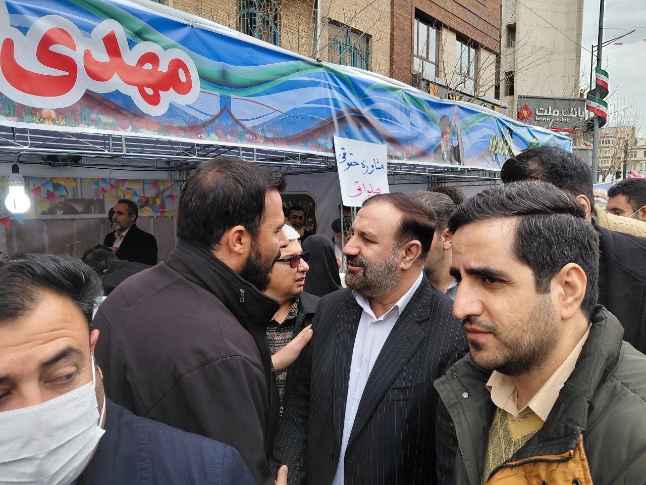 میز خدمت دادگستری استان تهران در راهپیمایی ۲۲ بهمن ماه برگزار شد