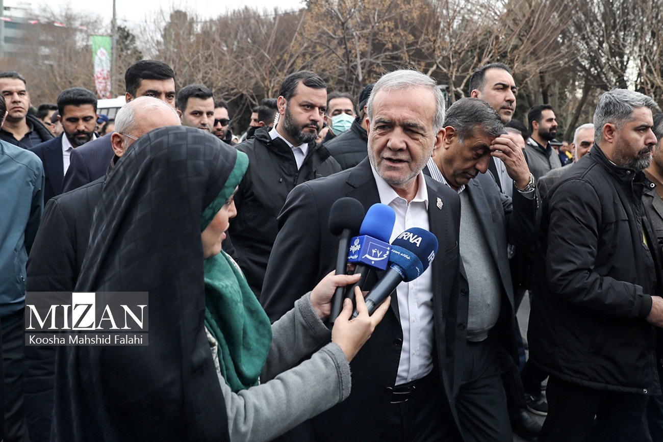 آغاز راهپیمایی ۲۲ بهمن؛ حضور پرشور مردم ایران برای ثبت یک حماسه دیگر