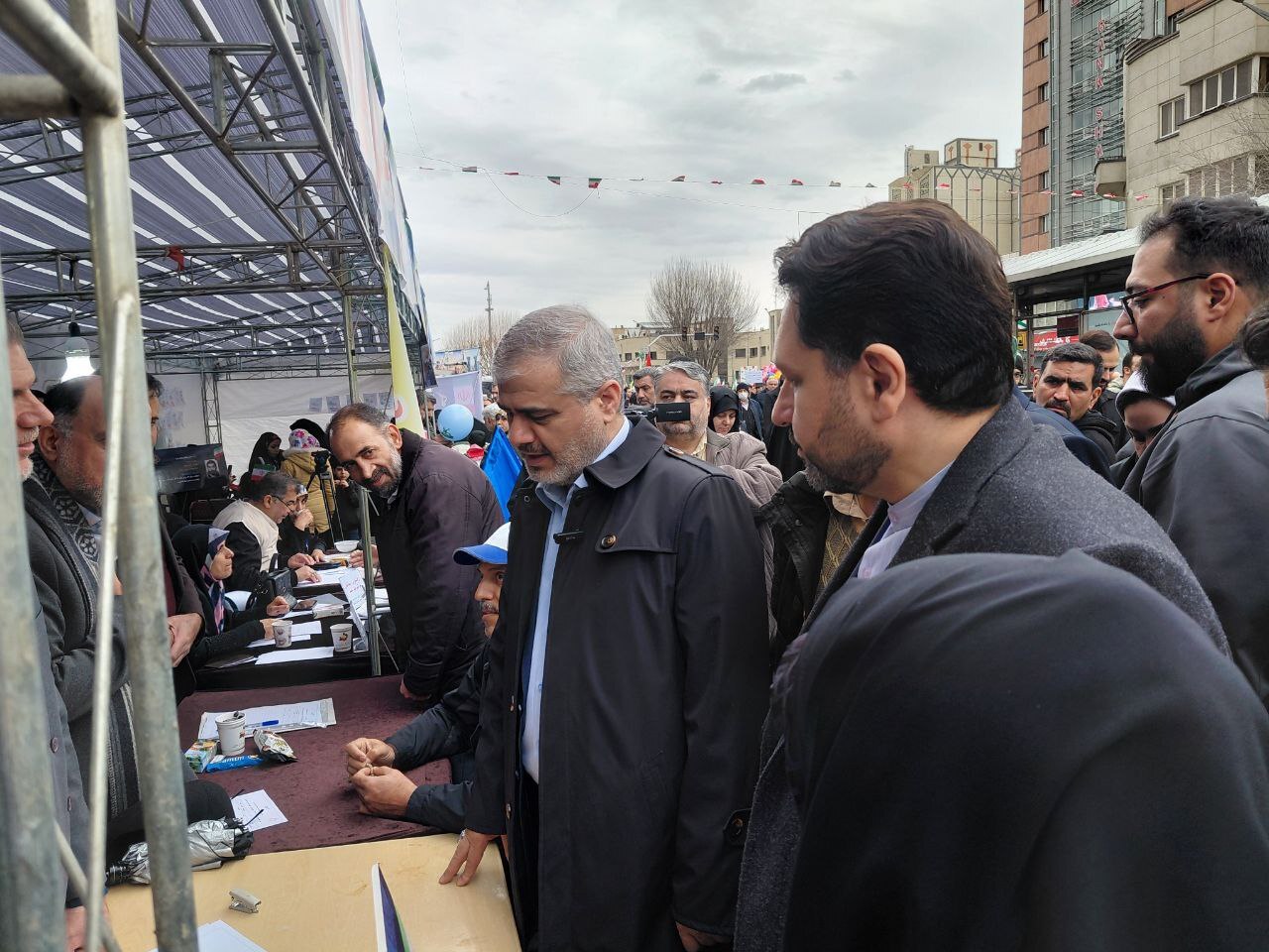 میز خدمت دادگستری استان تهران در راهپیمایی ۲۲ بهمن ماه برگزار شد