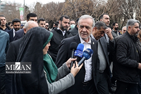 عذرخواهی رئیس‌جمهور از ملت برای وجود مشکلات و نارسایی‌ها