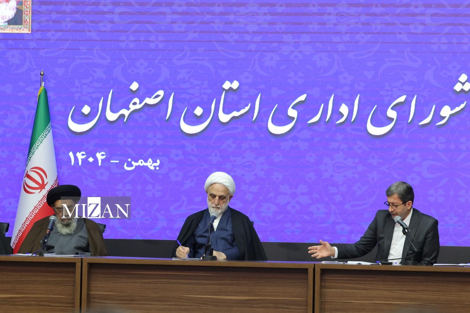 رئیس قوه قضاییه: سیاستمداران و صاحب منصبان غربی و مشخصاً امریکایی با اقداماتی که انجام داده‌اند و اکنون افشا شده، نشان دادند که از حیوان نیز پست‌تر هستند/  خدا را باید شب و روز شاکر باشیم که از نعمت ولی‌فقیه و رهبری الهی و هدایتگر بهره‌مندیم