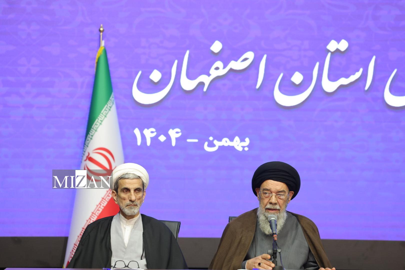 رئیس قوه قضاییه: سیاستمداران و صاحب منصبان غربی و مشخصاً امریکایی با اقداماتی که انجام داده‌اند و اکنون افشا شده، نشان دادند که از حیوان نیز پست‌تر هستند/  خدا را باید شب و روز شاکر باشیم که از نعمت ولی‌فقیه و رهبری الهی و هدایتگر بهره‌مندیم