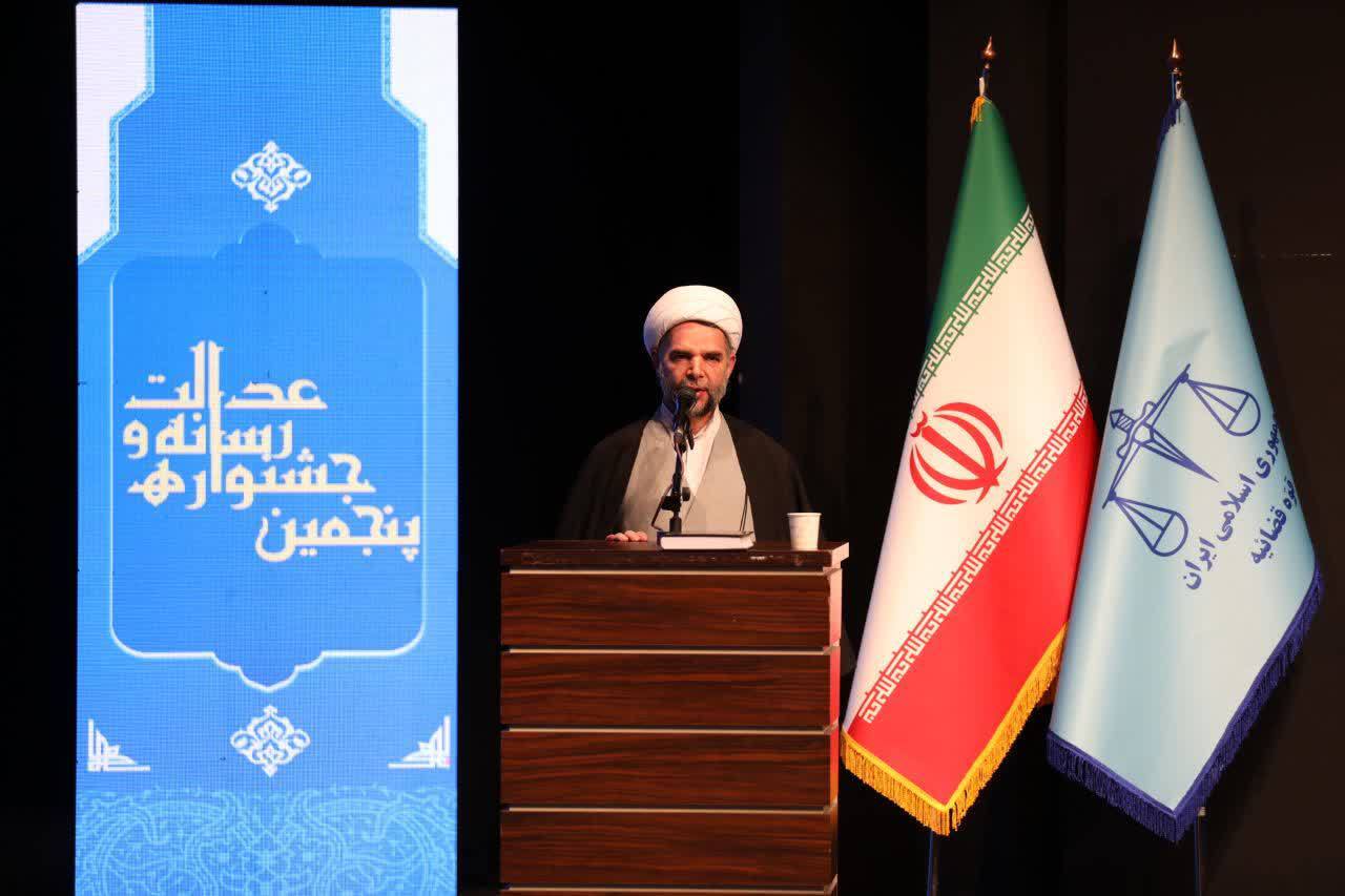 معاون اول قوه قضاییه در اختتامیه پنجمین جشنواره رسانه و عدالت کرمان اختتامیه پنجمین جشنواره رسانه و عدالت کرمان؛ از تجلیل ۵۱ رسانه تا تأکید بر مقابله با جنگ رسانهای دشمن