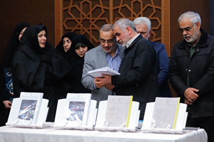 رونمایی از شکایت کیفری و دادخواهی حقوقی خانواده شهدای فتنه آمریکایی-‌صهیونیستی