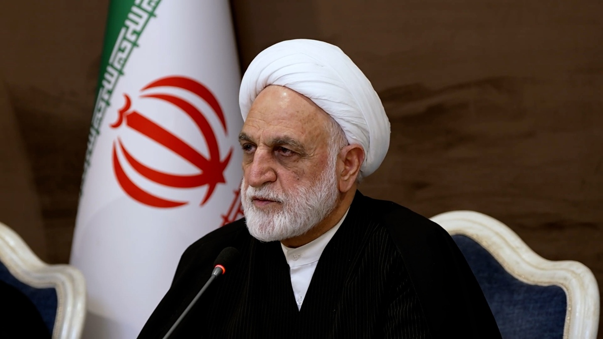 به کسانی که در خیابان‌ها و معابر مردم و مدافعان امنیت مردم را به شهادت رساندند، ارفاق نکنید