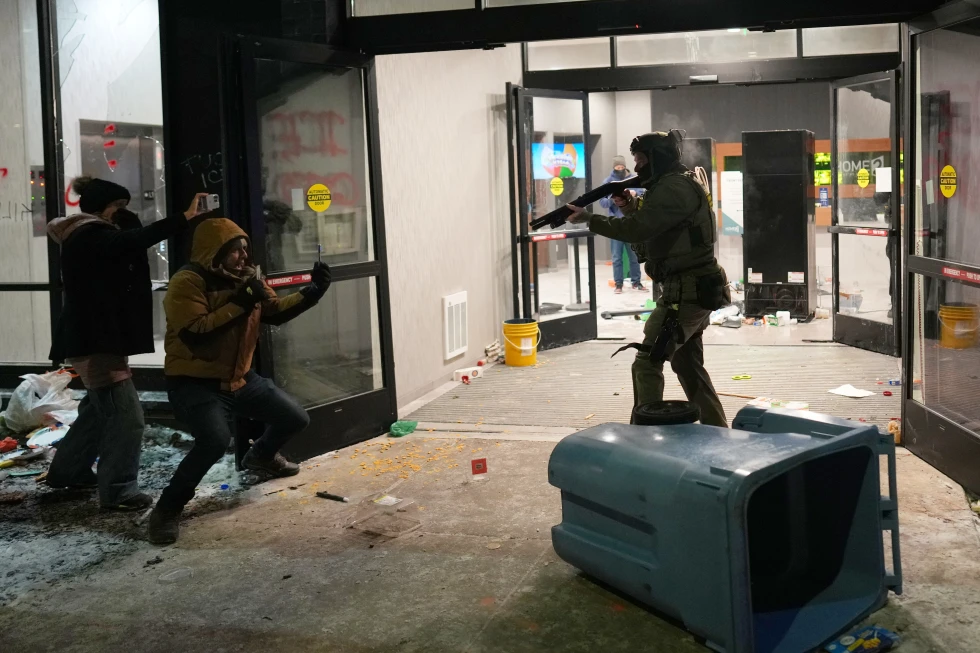 رایزنی ترامپ با شهردار مینیاپولیس؛ ماموران فدرال از شهر خارج می‌شوند