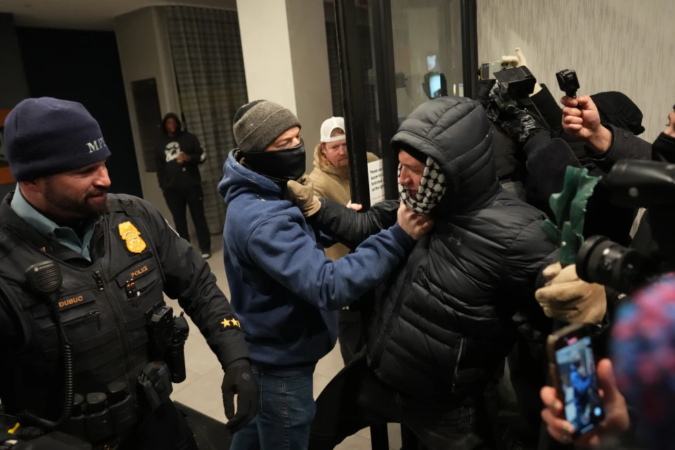 رایزنی ترامپ با شهردار مینیاپولیس؛ ماموران فدرال از شهر خارج می‌شوند