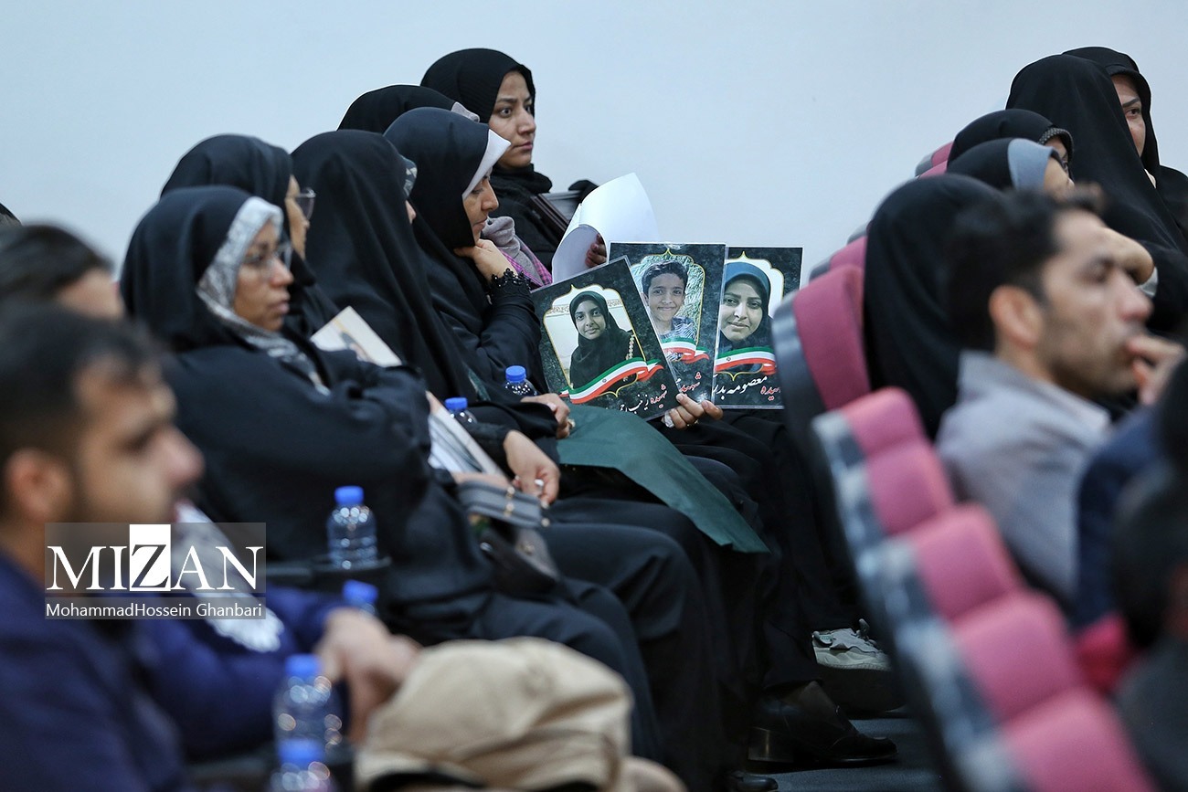 برگزاری دادگاه رسیدگی به دادخواهی خانواده شهدا و جانبازان حادثه تروریستی گلزار شهدای کرمان به طرفیت دولت آمریکا / روایت خانواده‌ها از شهادت عزیزانشان در روز حادثه