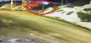 لحظه وحشتناک پرواز خودروی دنا به داخل دره در جاده چالوس با ۳ جانباخته