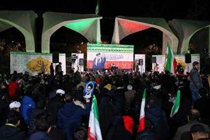 عزاداری مردمی در سوگ رهبر شهید ایران در میدان انقلاب