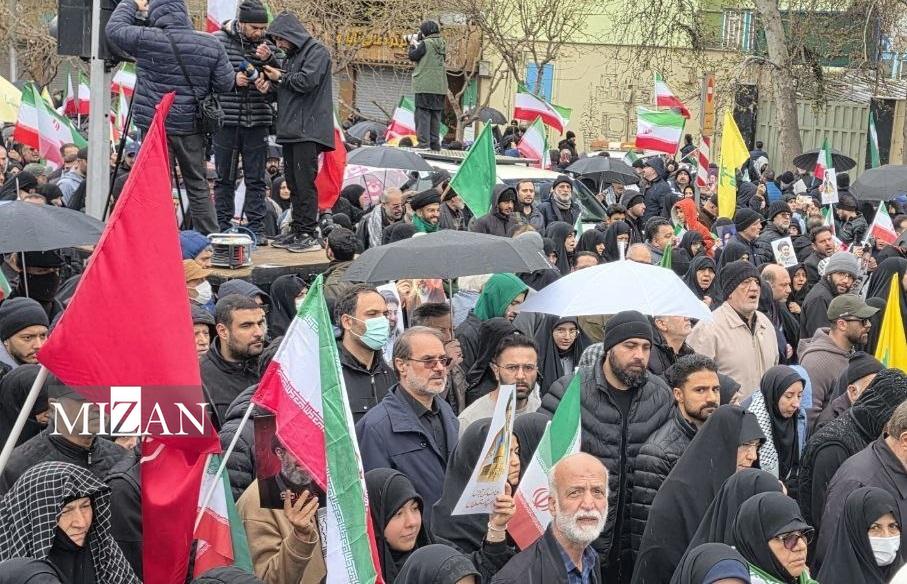 حضور حماسی ایرانیان در راهپیمایی روز جهانی قدس؛ تهدید و موشک هم حریف مردم روزه‌دار تهران نشد