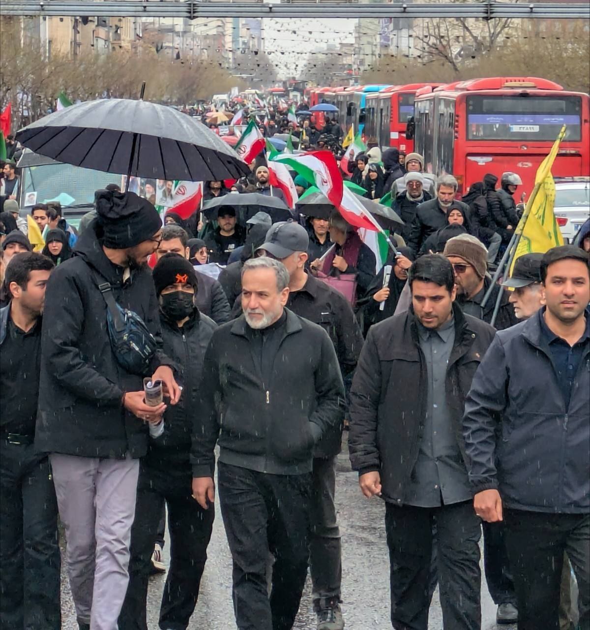 حضور حماسی ایرانیان در راهپیمایی روز جهانی قدس؛ تهدید و موشک هم حریف مردم روزه‌دار تهران نشد