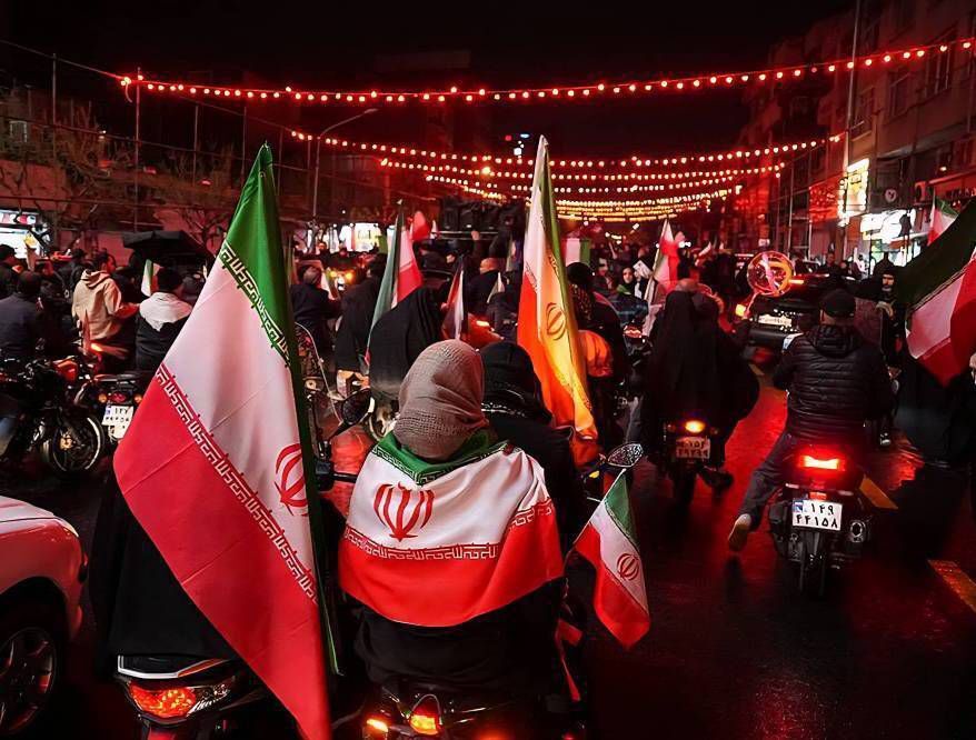 آتش مردم ایران به جان دشمنان در شب چهارشنبهسوری آتش مردم ایران به جان دشمنان در شب چهارشنبهسوری