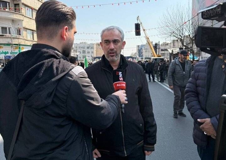 مردم دبیر شورای عالی امنیت ملی و ملوانان شجاع ناو دنا را شکوهمندانه بدرقه کردند