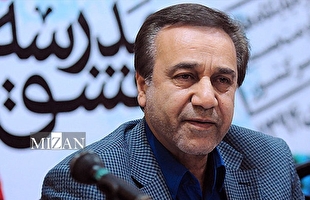 گلریز: هنرمندان در میدان دفاع از وطن هستند/ شعر و سرود حماسی نیاز داریم