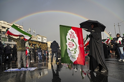 لحظه تحویل سال ۱۴۰۵ در میدان انقلاب