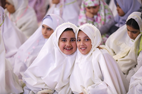 جشن عبادت و ضیافت افطار دختران روزه اولی در حرم مطهر رضوی