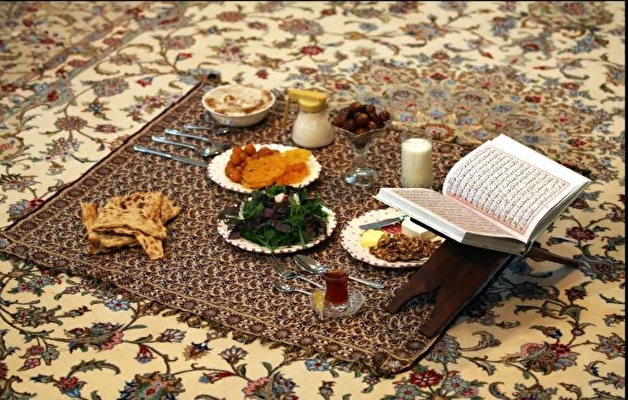 نکاتی برای غلبه بر تشنگی در ماه رمضان/ خوراکی‌هایی که مصرفشان سبب بی‌حالی روزه‌داران می‌شود