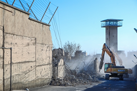 تخریب دیوار «زندان رجایی‌شهر»