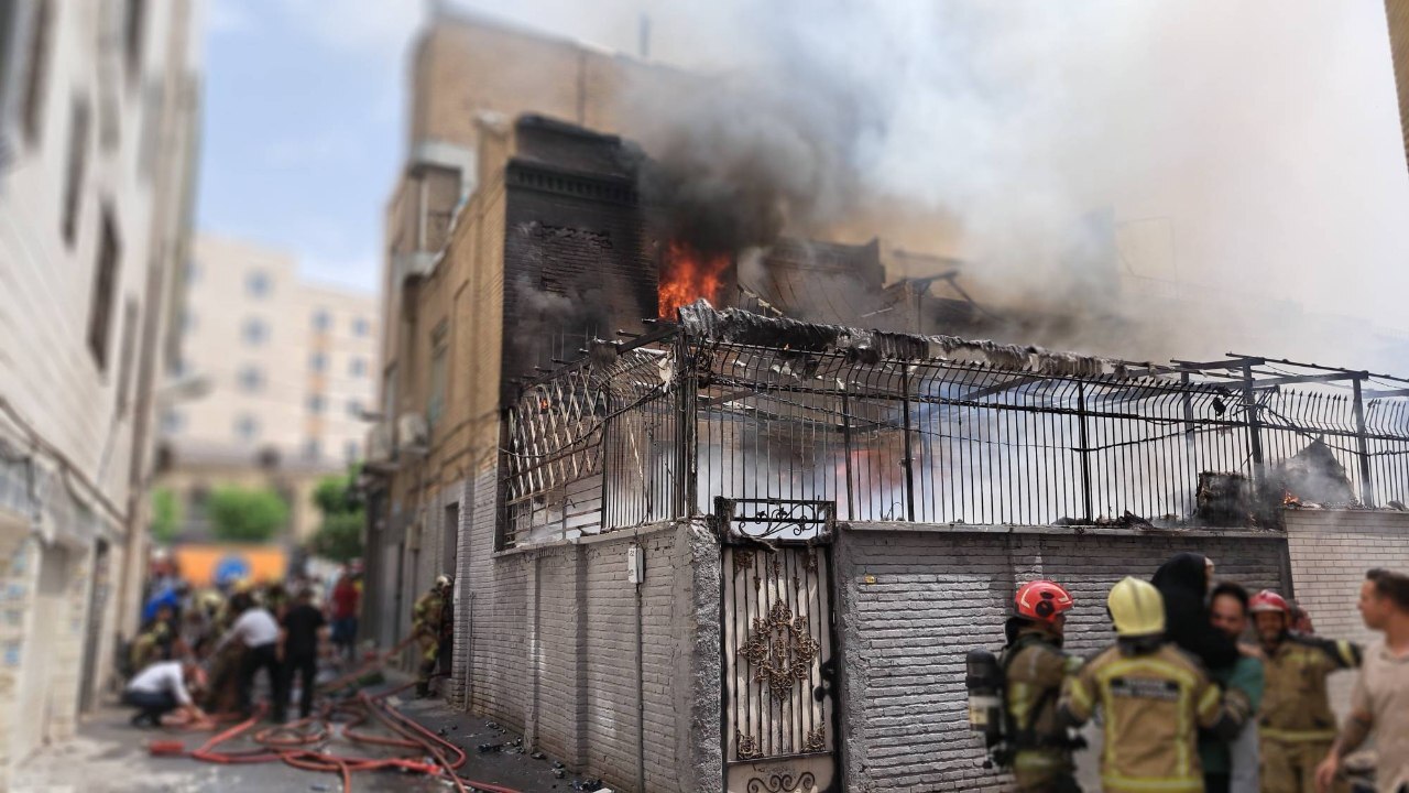 آتش‌سوزی در یک انبار در خیابان مولوی