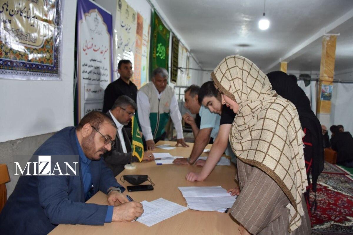 مسئولان قضایی استان کهگیلویه و بویراحمد به مشکلات حقوقی و قضایی ۴۳ نفر از مراجعان شهر مادوان رسیدگی کردند