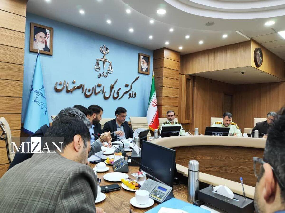 دادستان اصفهان: کنترل مجرمین حرفه‌ای نیازمند استفاده از همه ابزار‌های نوین و هوش مصنوعی است 