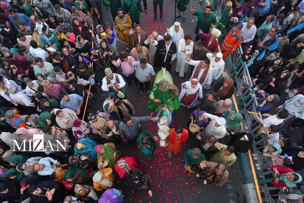 نمایی هوایی از حضور پرشور مردم در اجتماع بزرگ امام‌رضایی‌ها