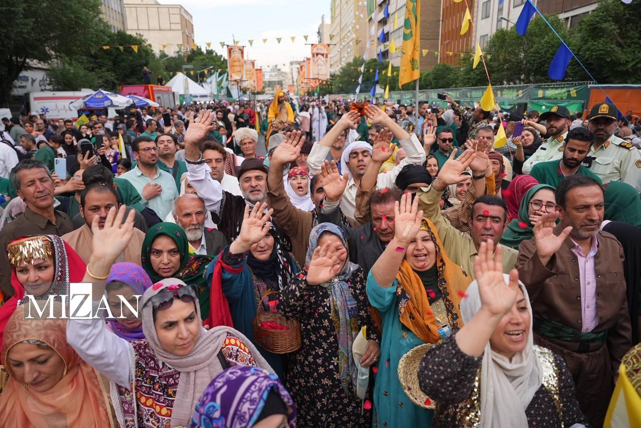 نمایی هوایی از حضور پرشور مردم در اجتماع بزرگ امام‌رضایی‌ها