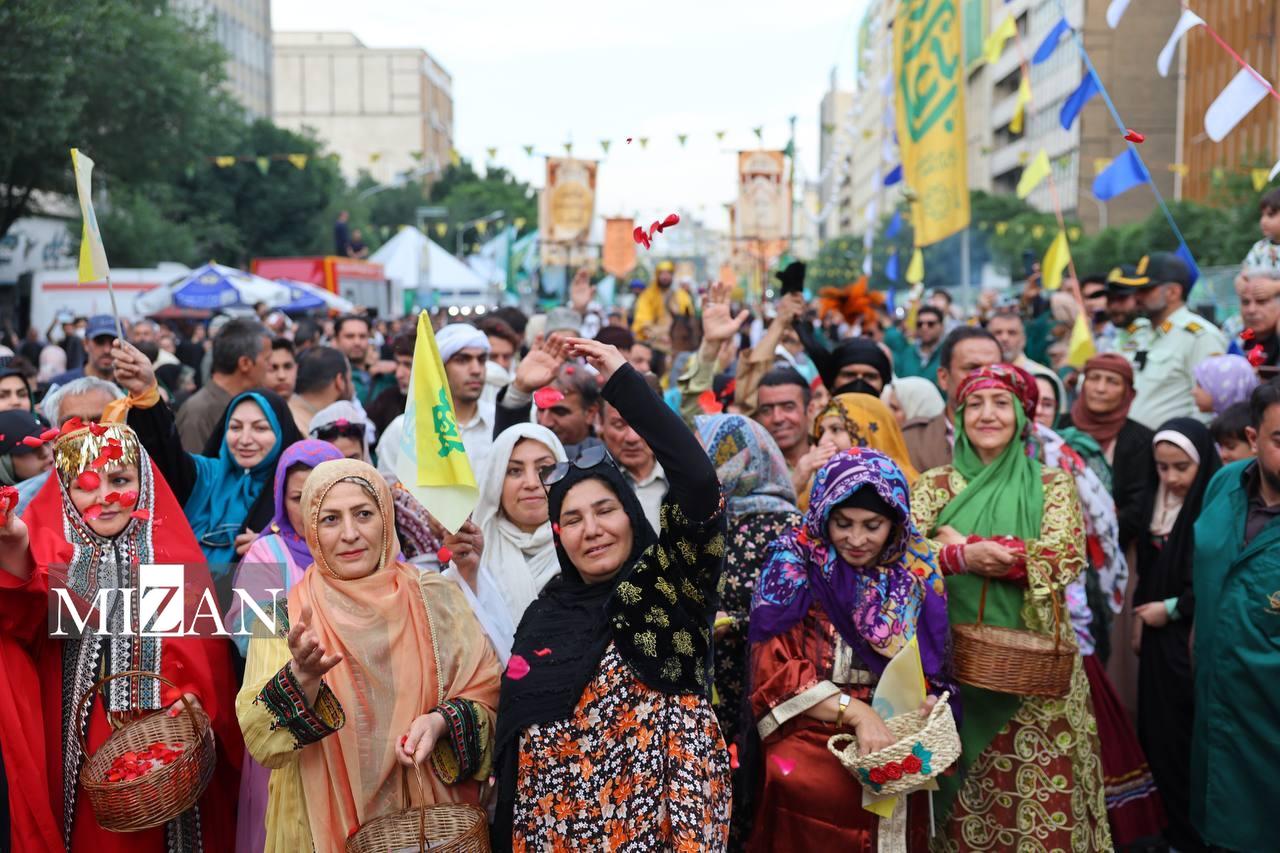 امام رضا! ببین چقدر دلتنگ در تهران داری امام رضا! ببین چقدر دلتنگ در تهران داری