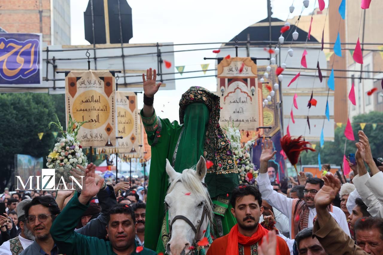 امام رضا! ببین چقدر دلتنگ در تهران داری امام رضا! ببین چقدر دلتنگ در تهران داری