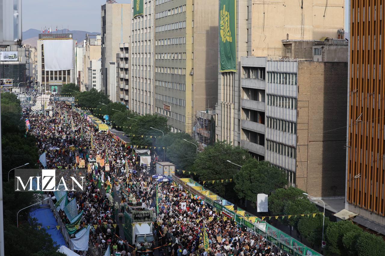 امام رضا! ببین چقدر دلتنگ در تهران داری امام رضا! ببین چقدر دلتنگ در تهران داری